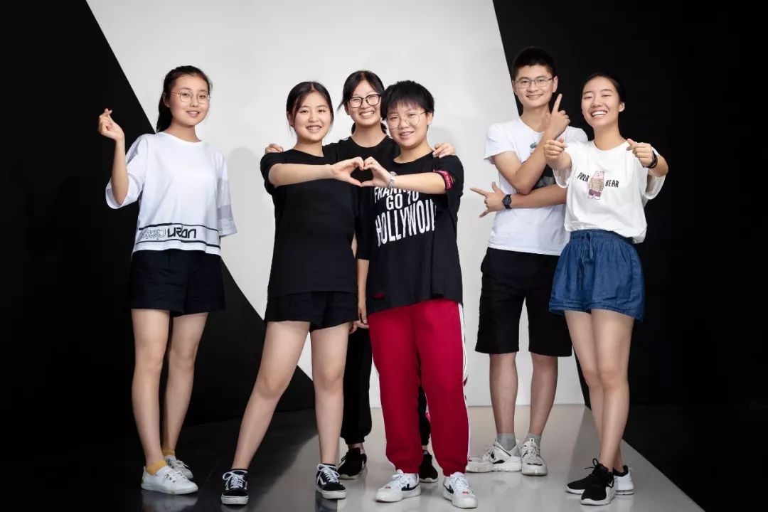 潘石屹邀请了6位母校天水二中的高中生来北京参加夏令营