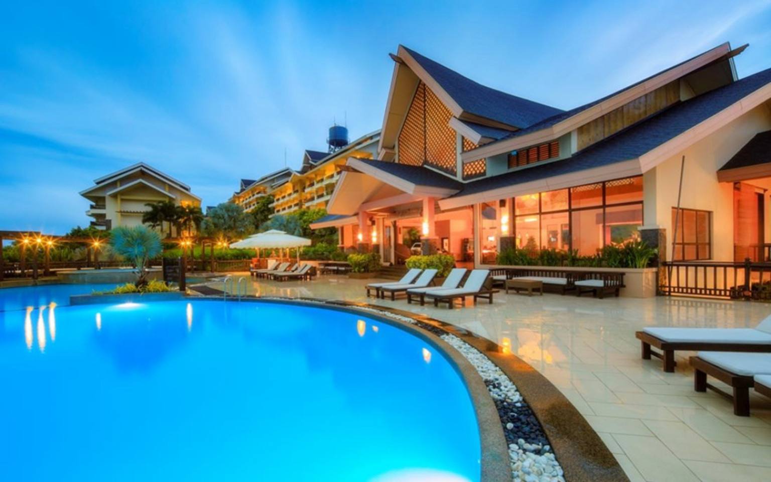 世界曾经最美的海岛,商家不文明的举动,导致这里变成了"粪池"