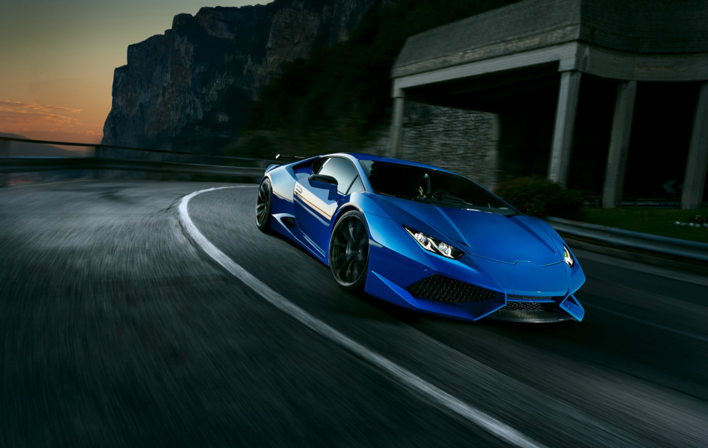 超级跑车兰博基尼蓝色小牛huracan 棱角分明