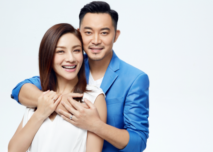 沙溢夫妇晒"教科书级"拍对象,胡可中分短发,意外撞脸古力娜扎