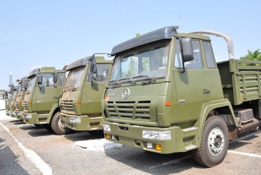 另外,军车是不允许超载的,尤其是在战场上.