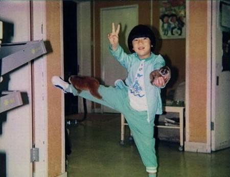 同父异母基因也强大,兄妹虽无感情,但长得却像双胞胎