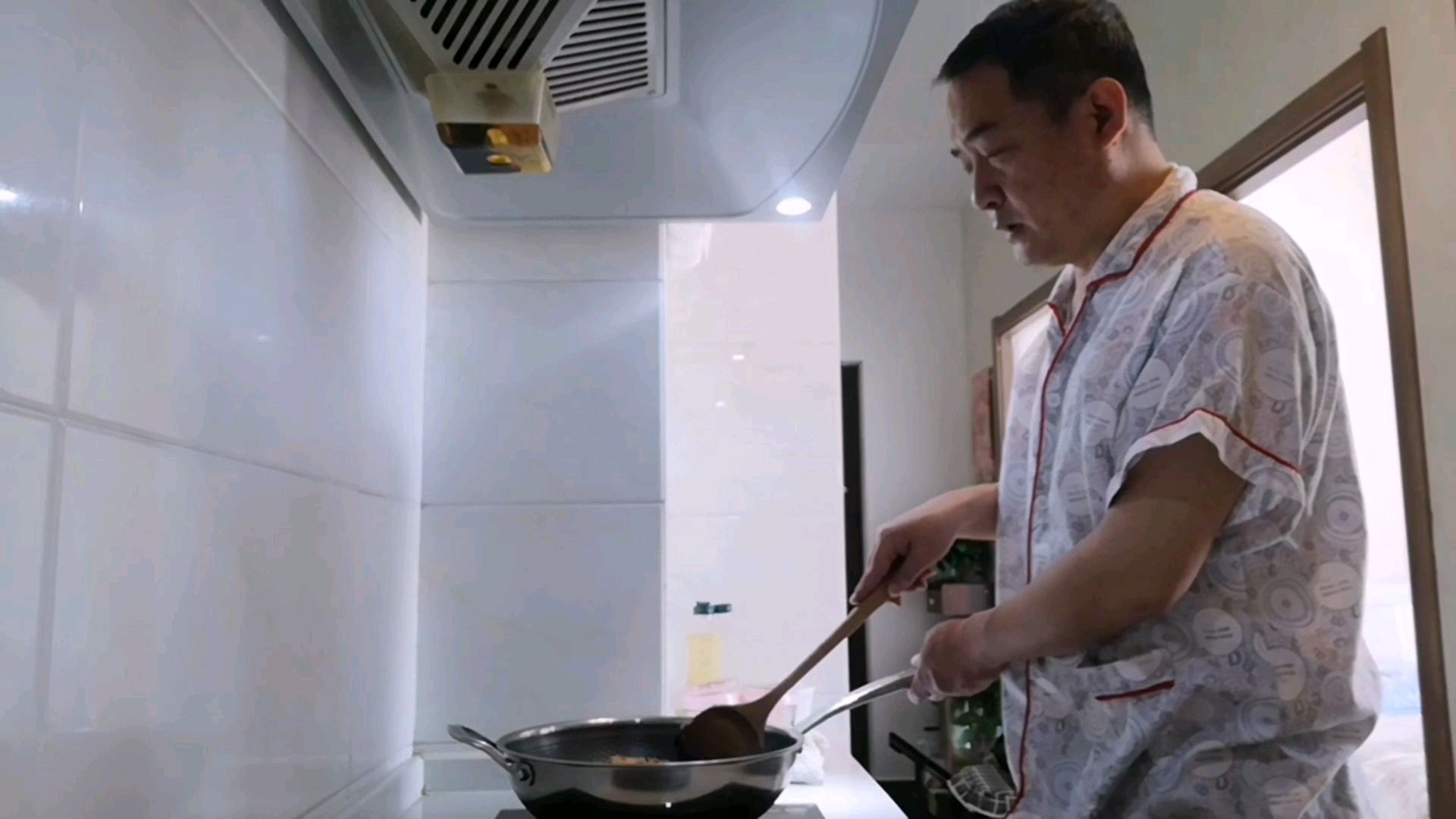 红烧鲤鱼家常做法,配米饭,香极了