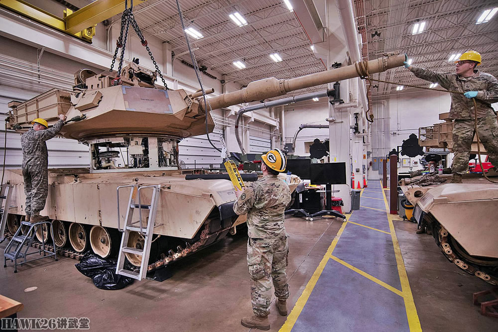 美军机械师晋级培训:拆装m1a2"艾布拉姆斯"主战坦克的炮塔