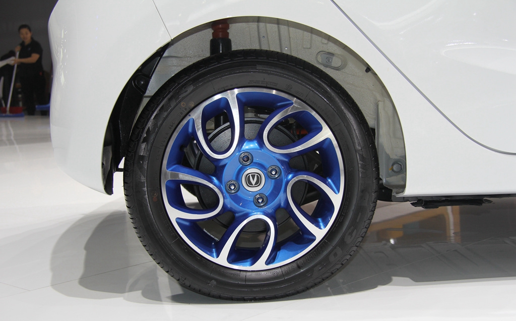 给大家图解一款长城新奔奔ev,霸气的外观,一起了解