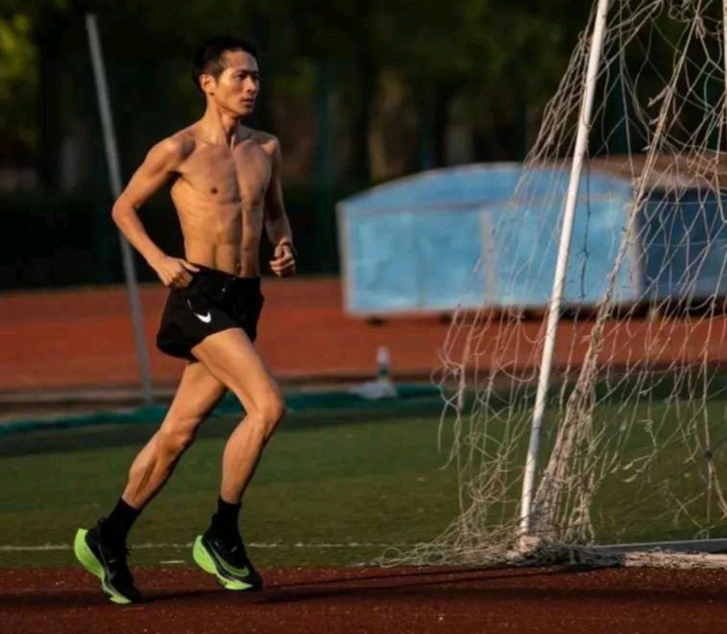 韩寒练跑步,全民要健康