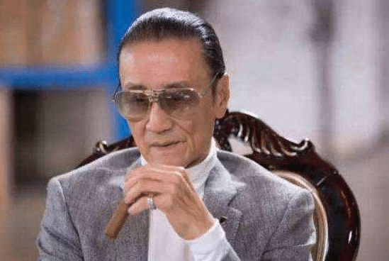 凭啥谢贤83岁还能获终身成就奖?看看李小龙跟他的合影站位就懂了