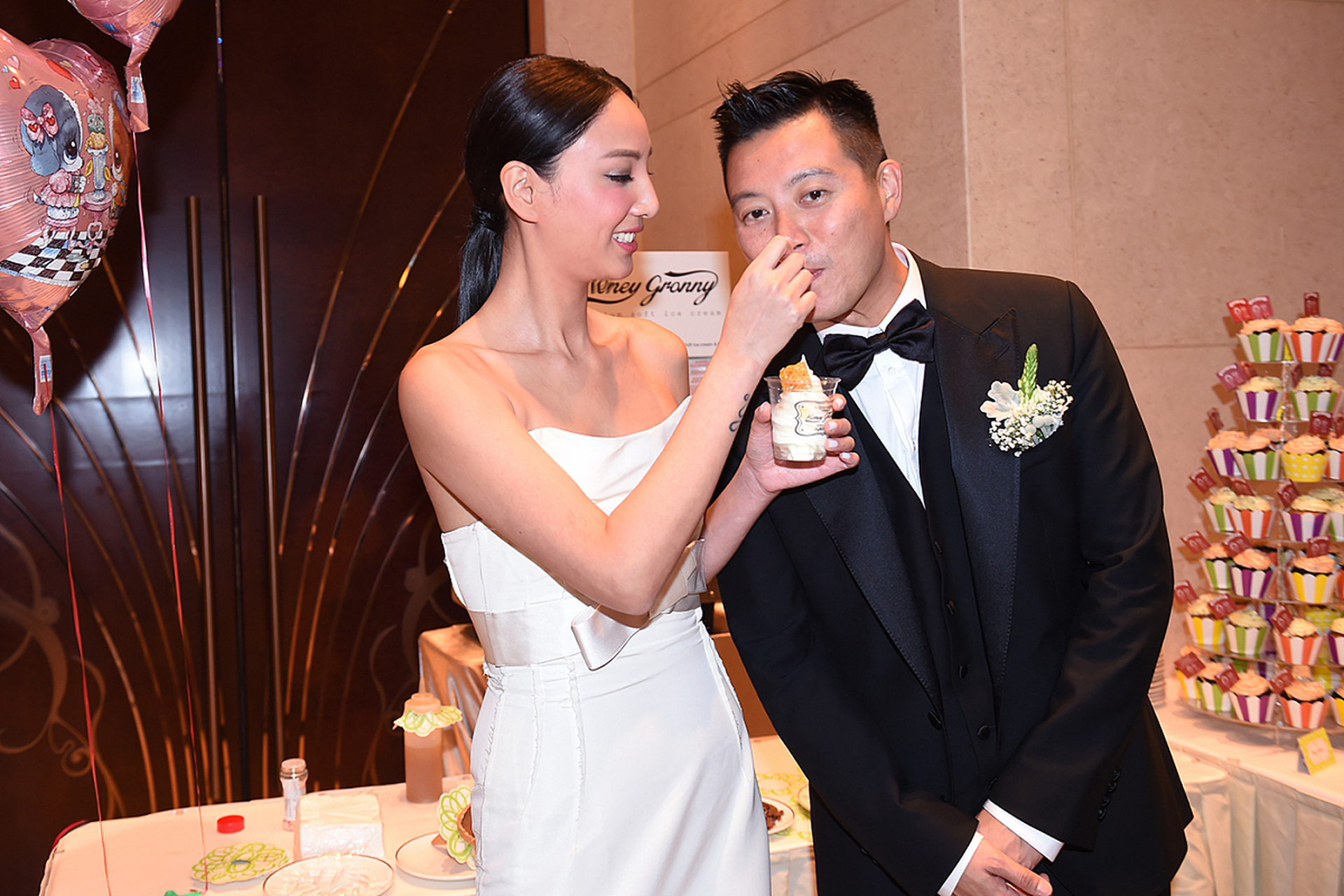 11月22日晚间,郑希怡发文庆祝自己结婚十周年,她表示自己与老公结婚