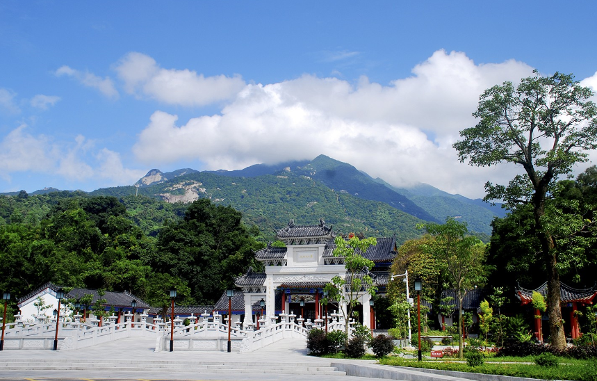 這裡又名東樵山,是中國道教十大名山之一,它就是羅浮山