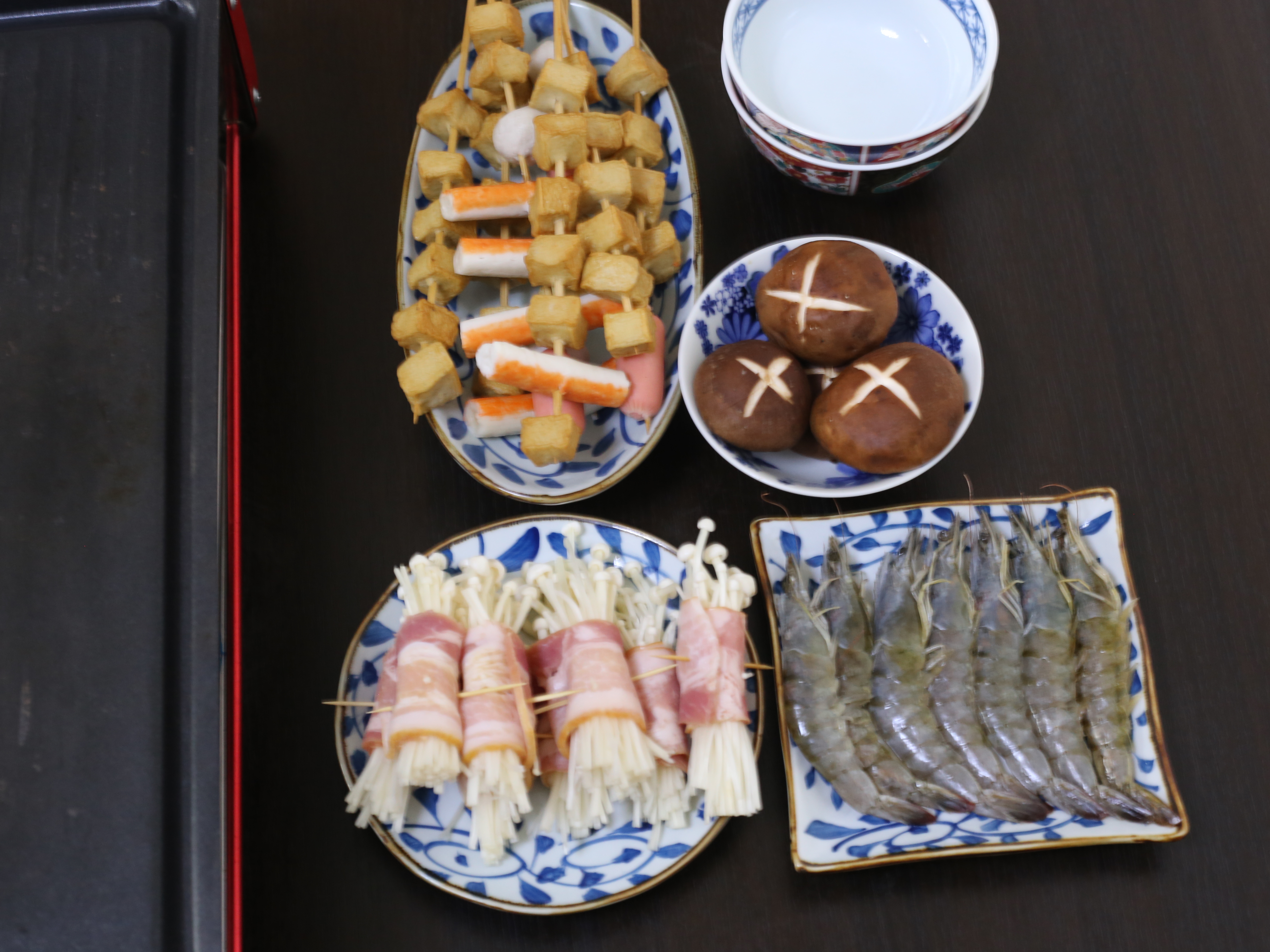 一家四口,周末家庭烧烤,有肉有菜,50块钱东西都没吃完,真实惠