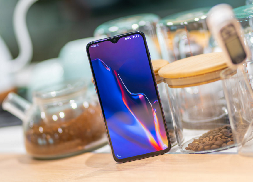 配置方面,糖果c11搭载了骁龙430处理器,这是一款入门级处理器,配备了