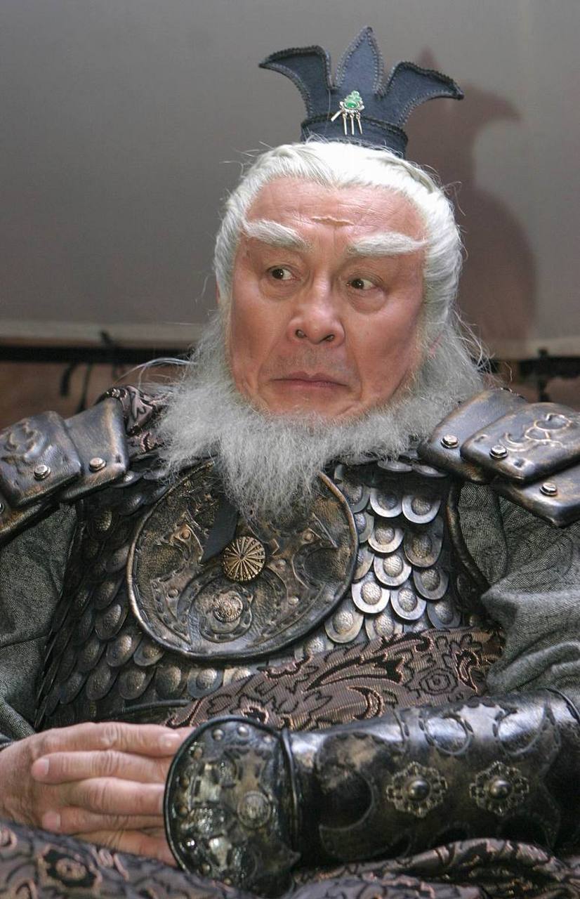 电影《封神第一部》开头登场的"帝乙"(纣王殷寿的父亲),竟然和2006版