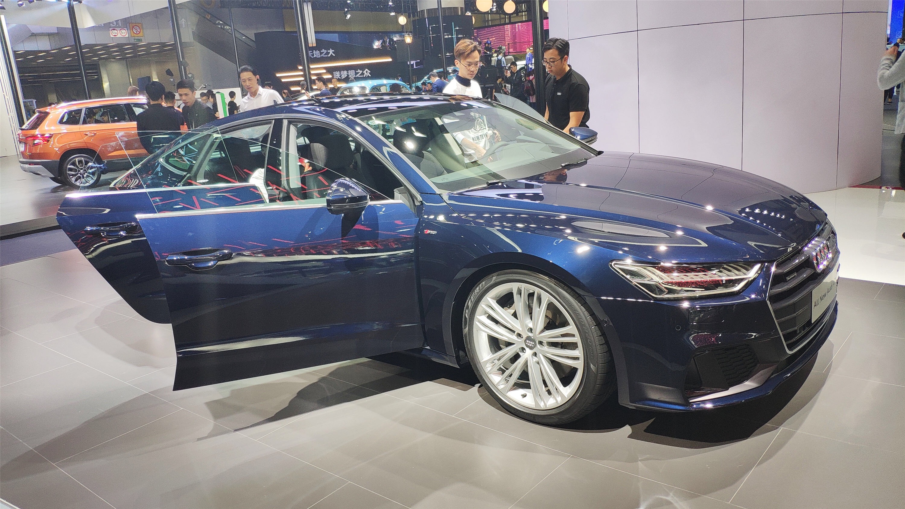 全新一代奥迪a7正式亮相,无框车门配可升降尾翼,帅过奔驰cls