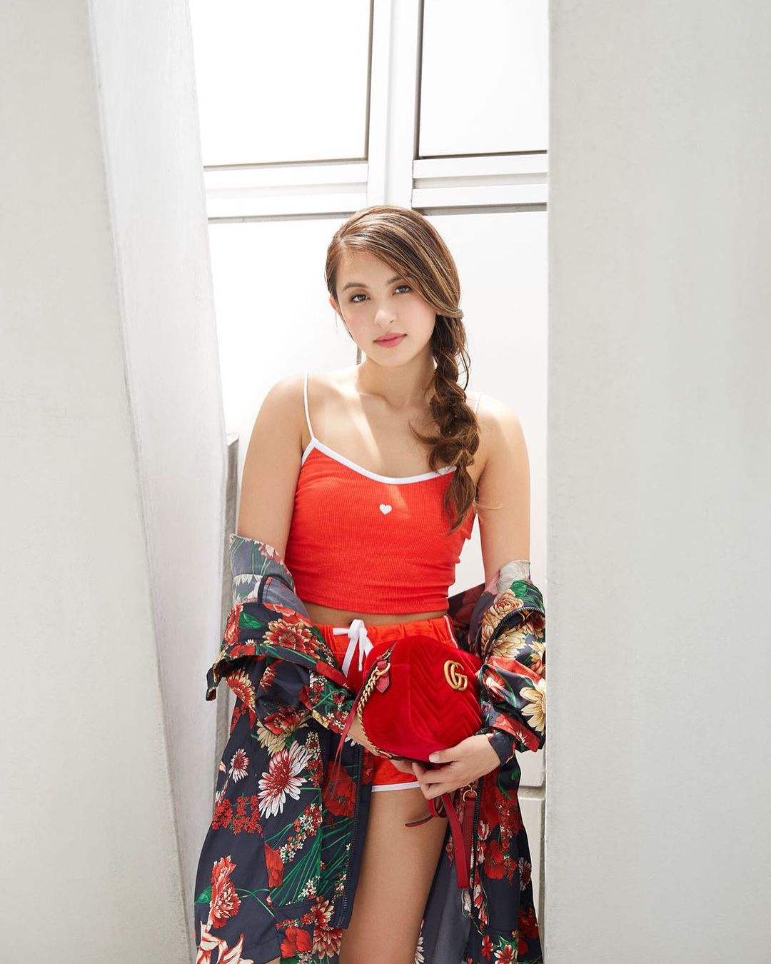 张智霖外甥女照片曝光,气场不输上山诗钠,如今成圈内社交小名媛