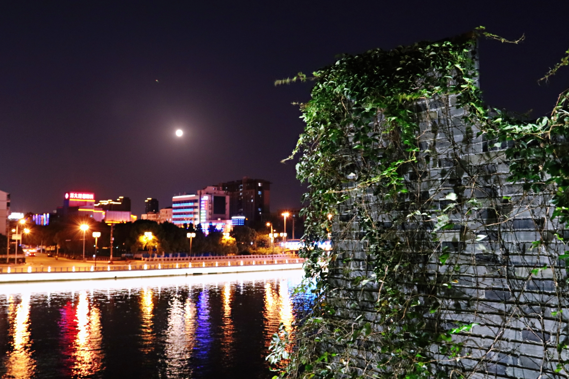 苏州相门古城墙的中秋圆月,美爆了!