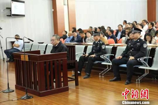 内蒙古副厅级官员田忠宝受贿案开庭