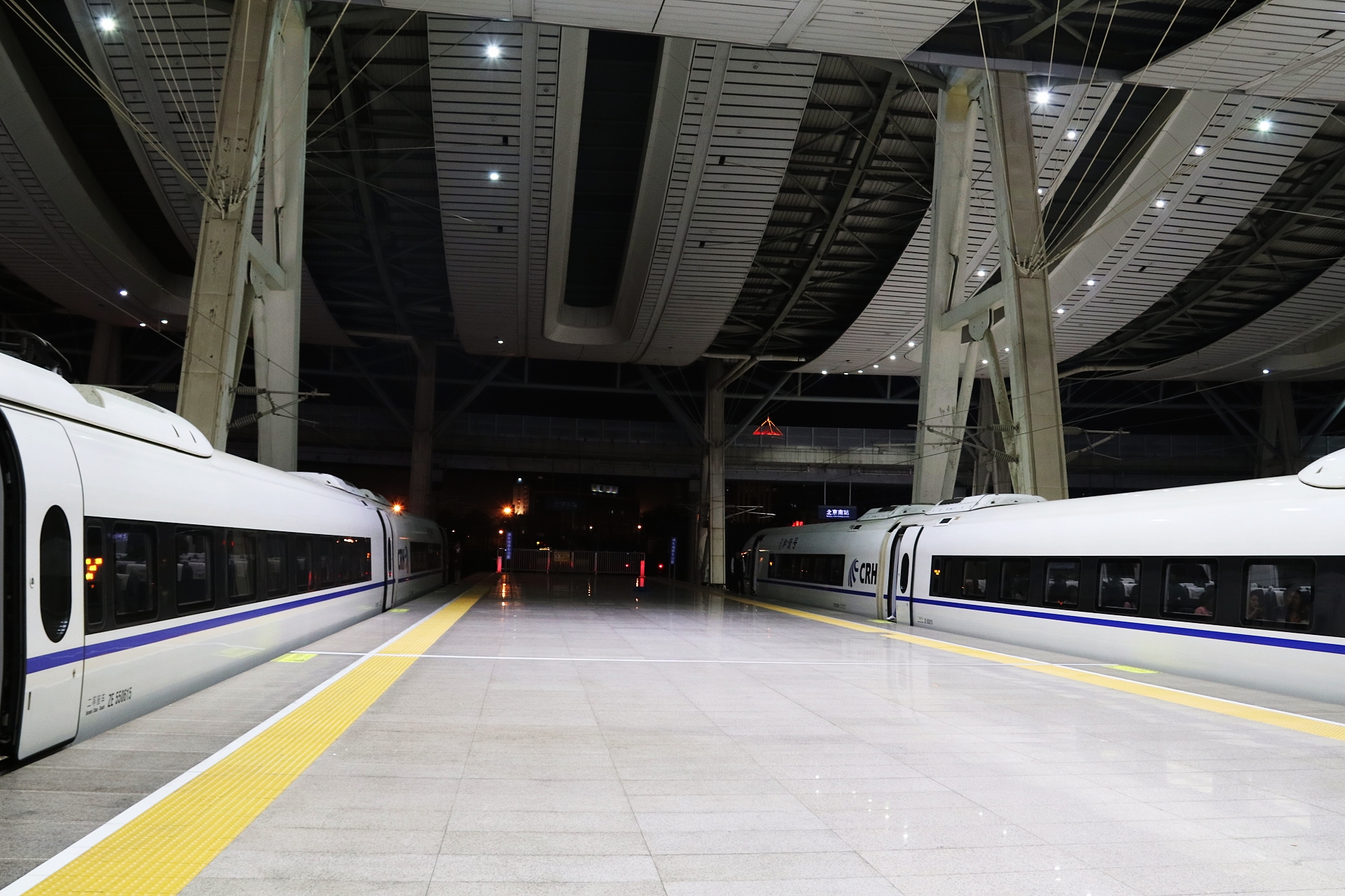 北京南站站台2012年图片