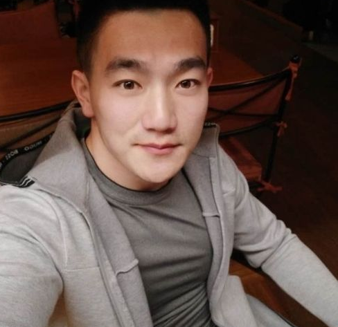 张馨予并非闪婚,何捷给她剪头发的时候,二人就早已热恋了!