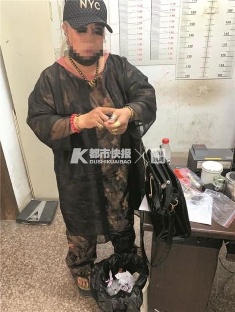 骑重型摩托的温州网红"追风奶奶"被抓了