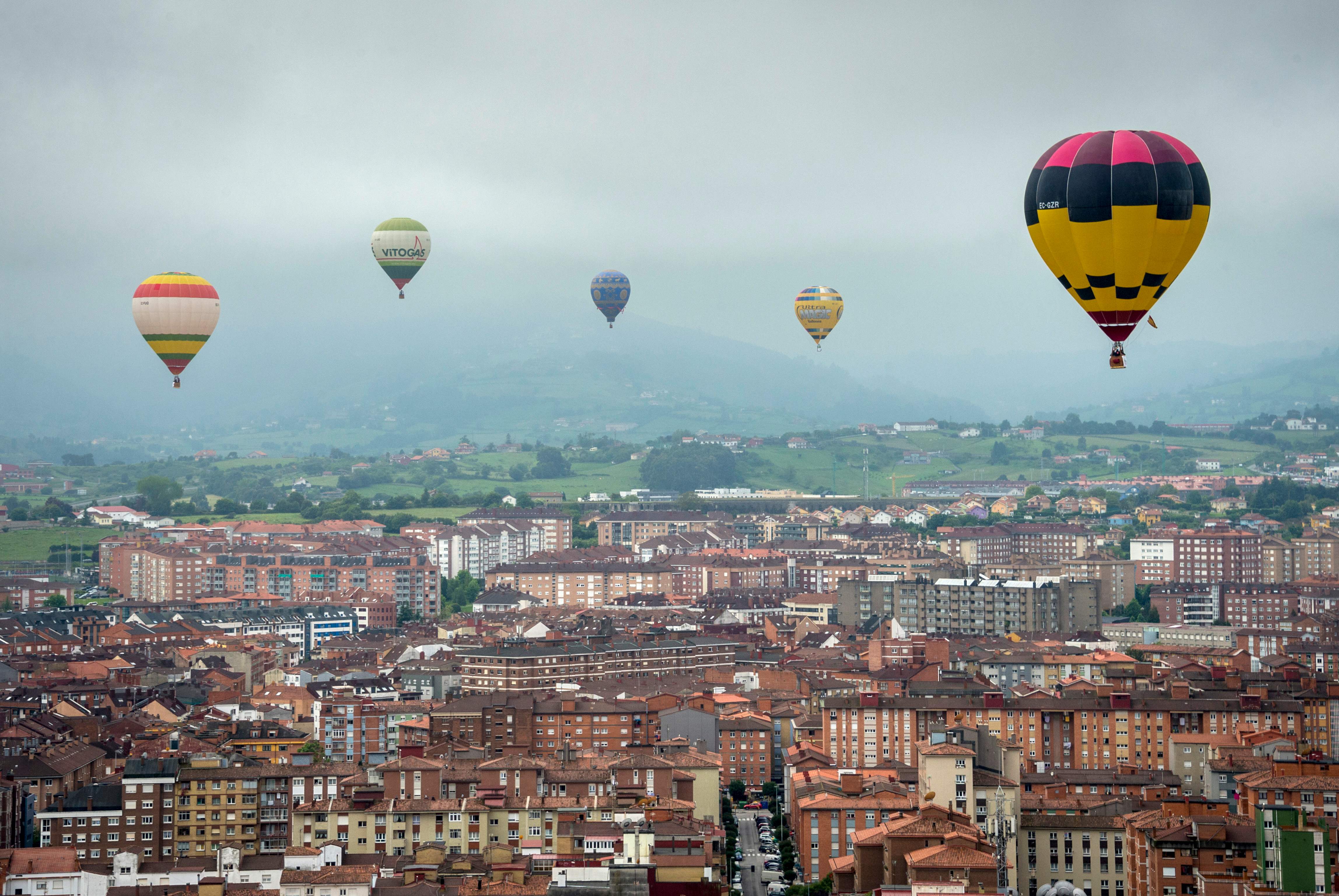 西班牙希洪举办热气球赛(8)