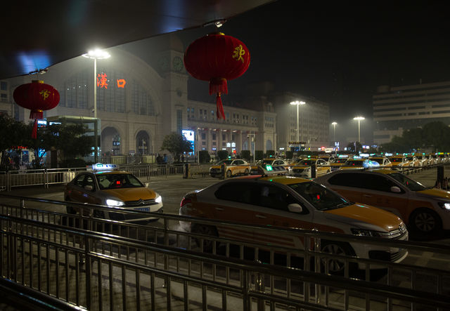 多图直击肺炎疫情下的武汉火车站,华南海鲜市场