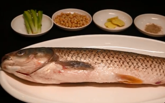 经典名菜东坡鱼,鱼肉细嫩,汤味鲜浓