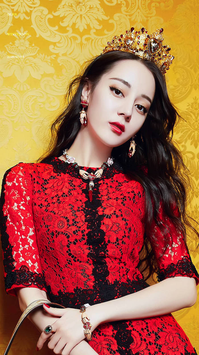 迪丽热巴红衣照,艳丽似火妩媚妖娆,太让人沉醉了!