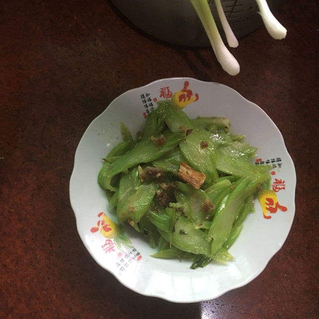 油渣炒青菜梗