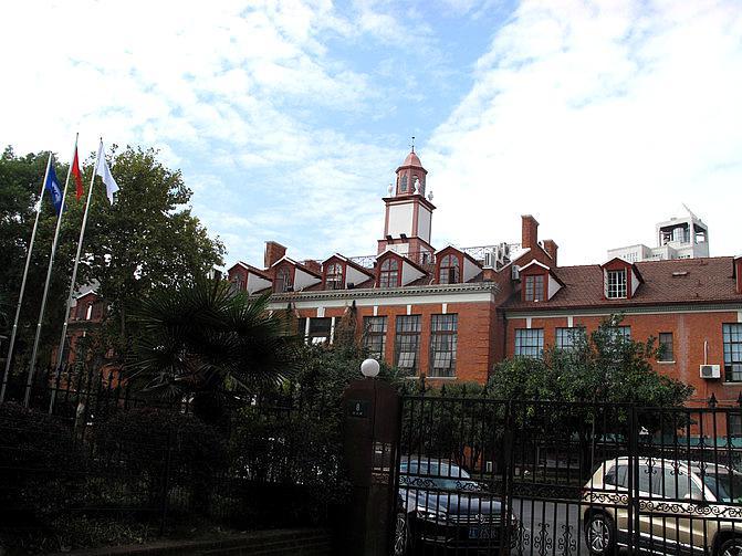 美童公学:衡山路10号