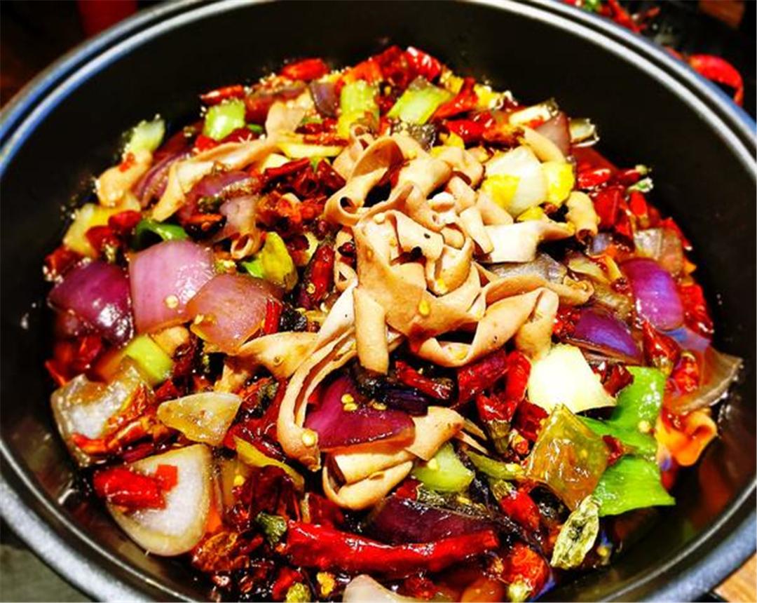 火爆鸭肠制作简单,成本低的一道菜,适合在家制作