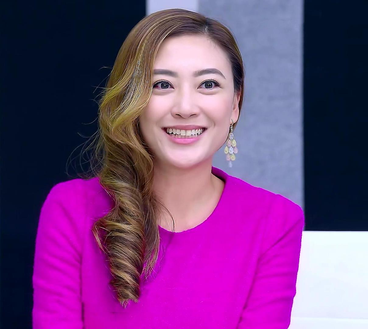 应采儿:性感大嘴笑起来有多灿烂?最后4张图,嘴角露到耳根啦!