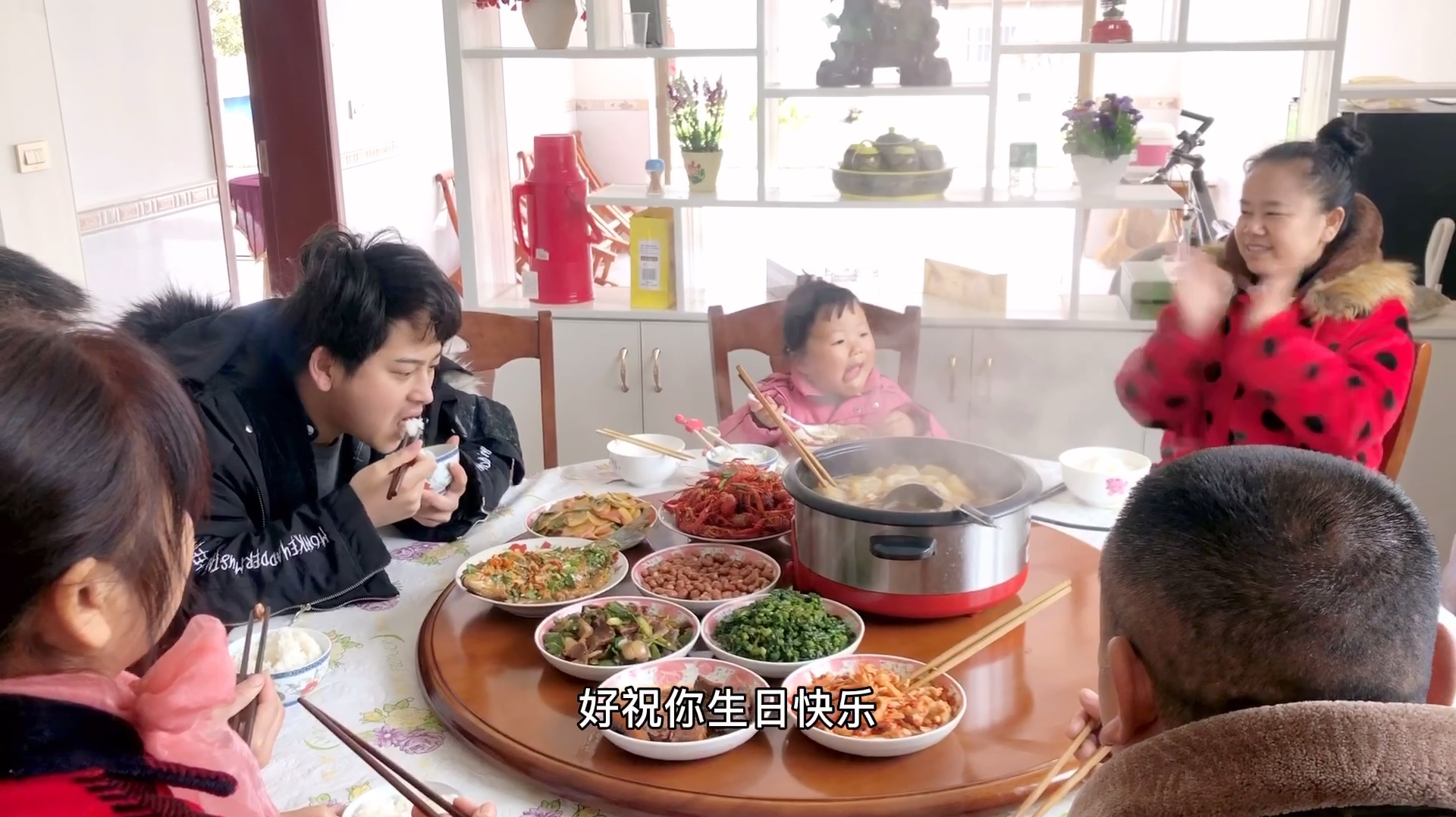 疫情在家过生日,餐桌上居然有它,网友直呼太不可思议了!