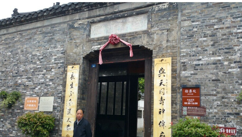 雨中游扬州东关街,武当行宫.