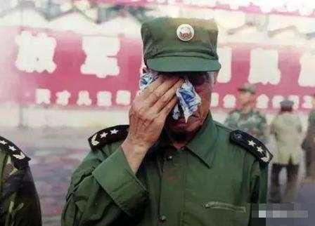 抗洪将军的眼泪图片