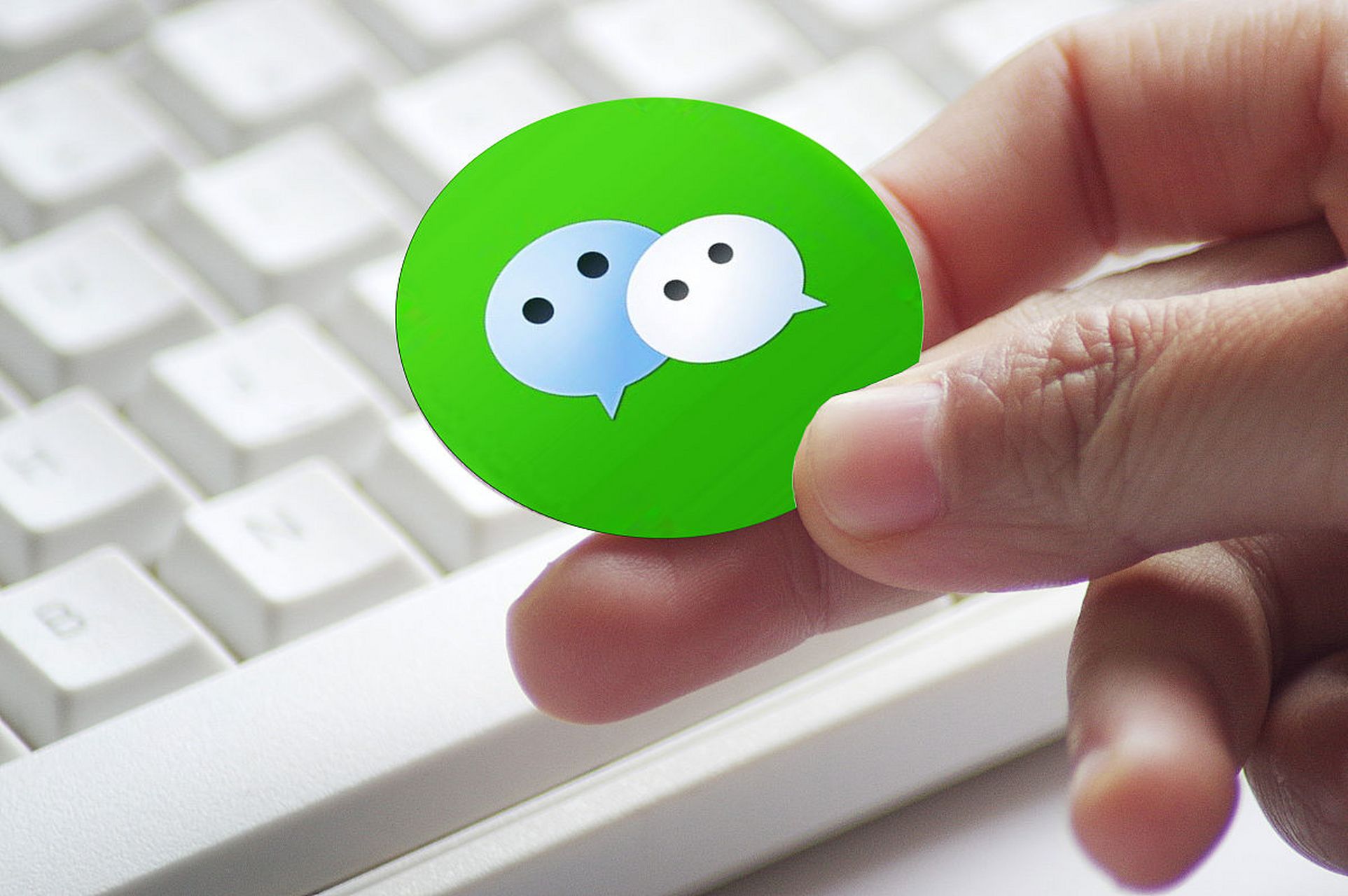 定向性强:根据朋友圈用户填写的个人资料和数据分析