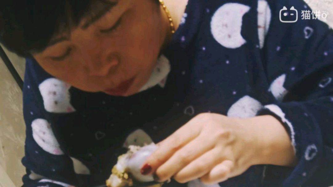 正宗的火锅底料,大棒骨熬的高汤。太好吃