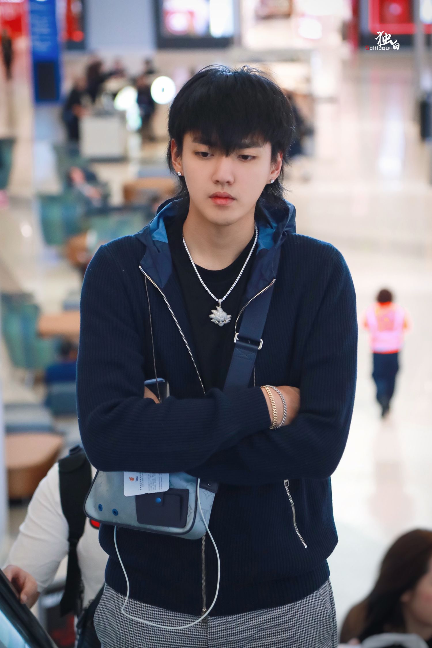 吴亦凡la出发:凡凡霸气笔芯与妮互动超暖心 顺毛少年就要归来!