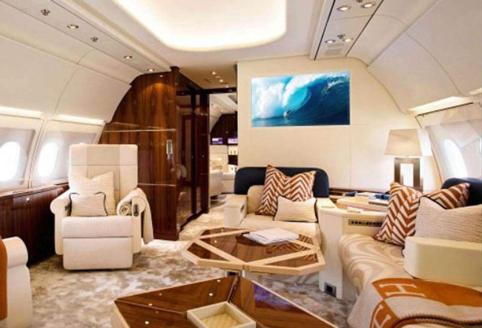 切尔西老板2.4亿英镑私人飞机曝光,内部镀金,堪比皇宫
