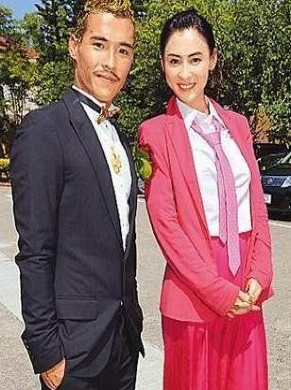 一线女星弟弟开百万豪车做专车司机 3年后买2000万豪宅