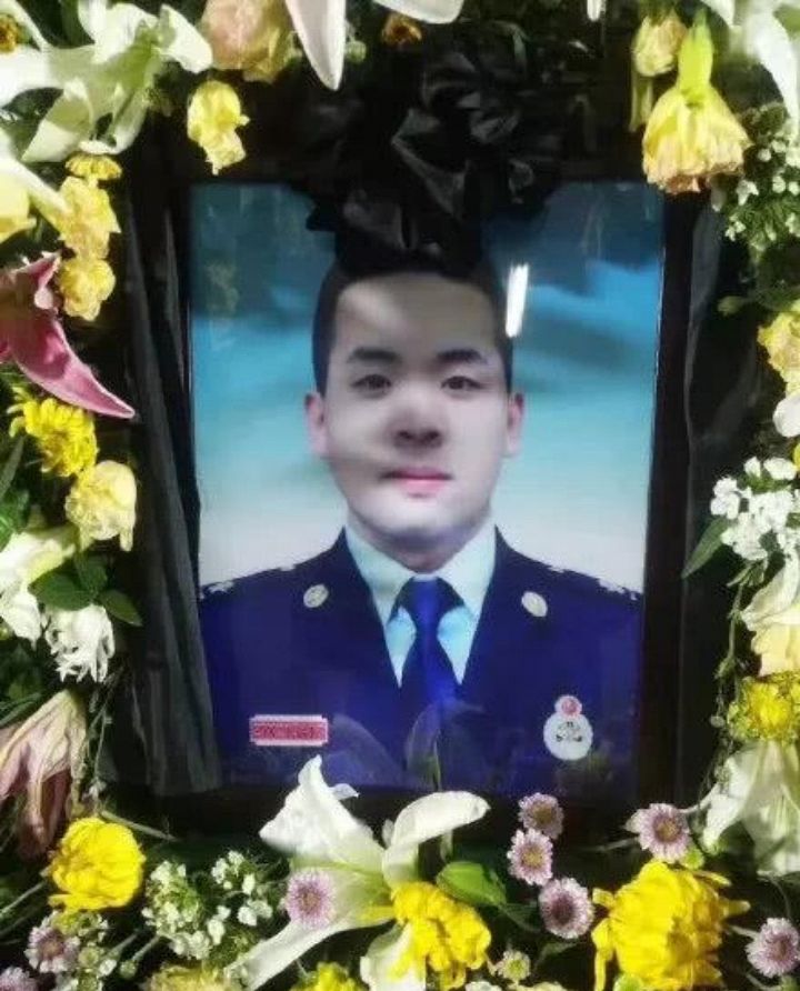 宝鸡消防烈士张向博,危险时刻为救战友不幸牺牲,年仅22岁!