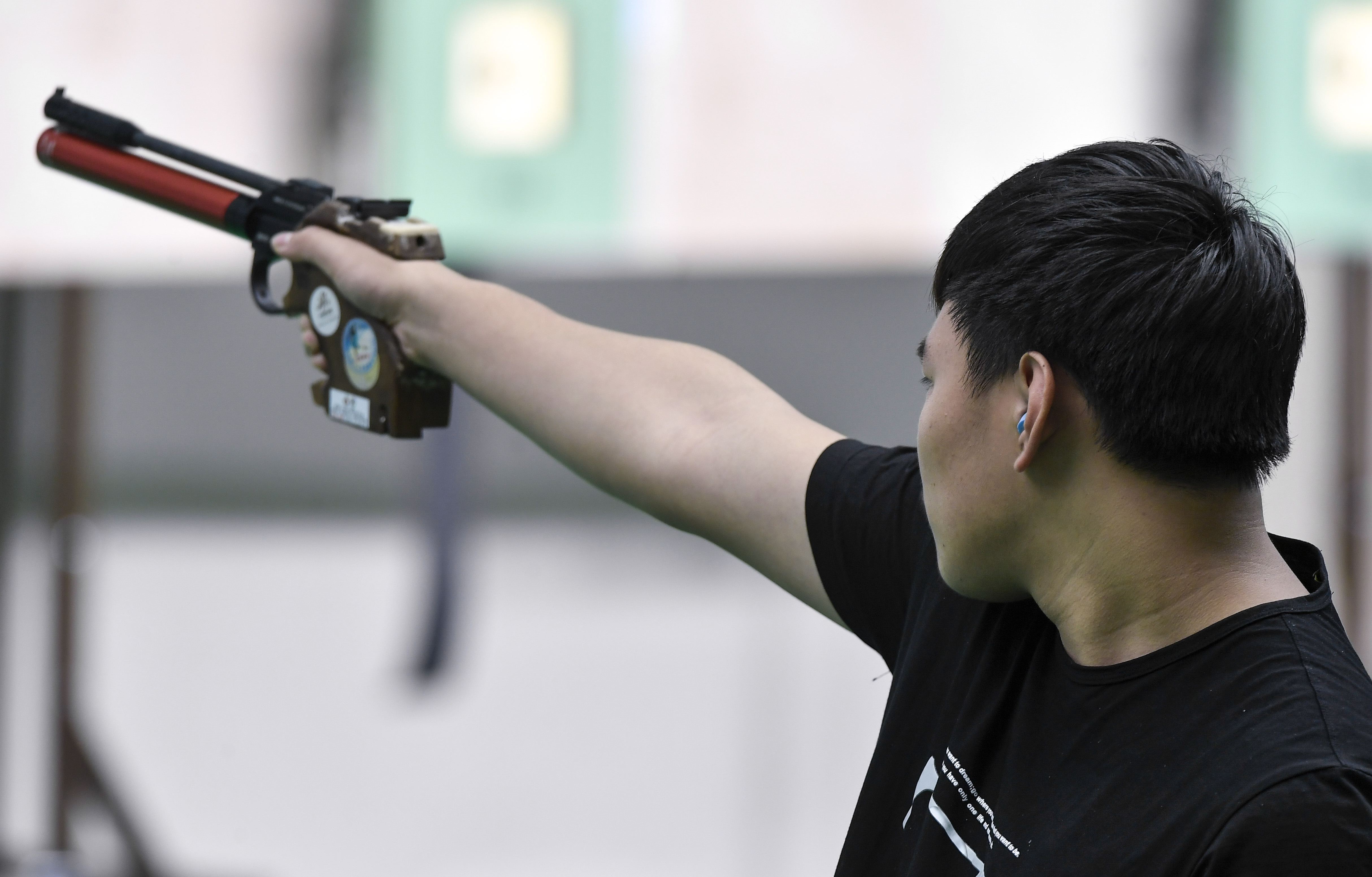 射击——体校甲组男子10米气手枪个人决赛赛况(8)