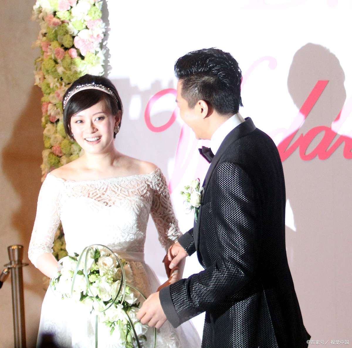 邓超送的结婚耳环,成了孙俪电视剧的"高光彩蛋"!花絮好甜