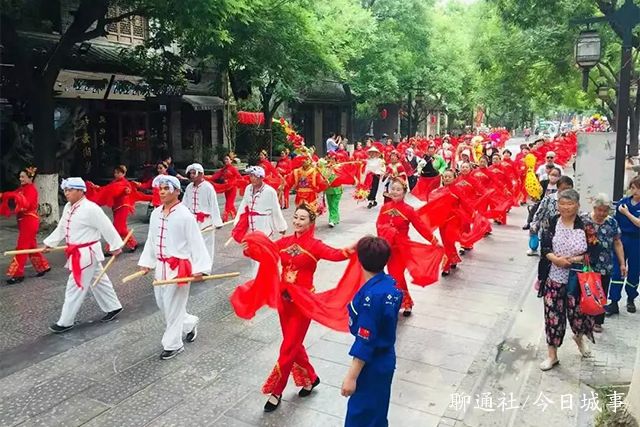 山东聊城:老东昌古城韵上演非遗秀,西大街锣鼓声声"唤人"气