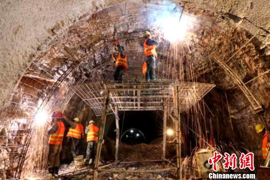 丽香铁路文笔山二号隧道贯通 属国家i级高风险隧道
