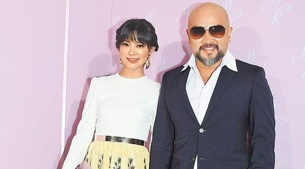 辛龙思念妻子刘真过度 半月内暴瘦九公斤 女儿很乖:爸爸就是妈妈