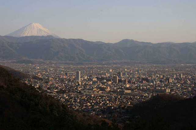 山梨县的首府是甲府市.