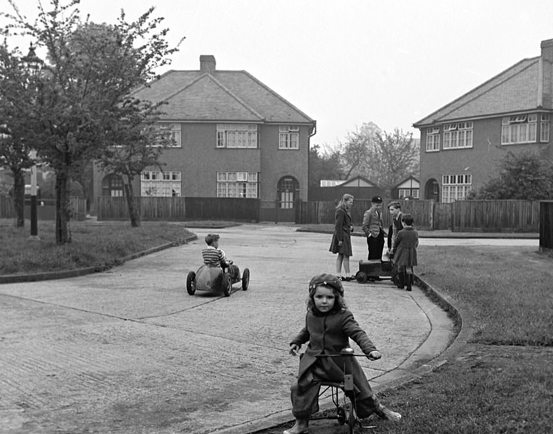 英国上世纪50年代老照片展中产阶级惬意生活