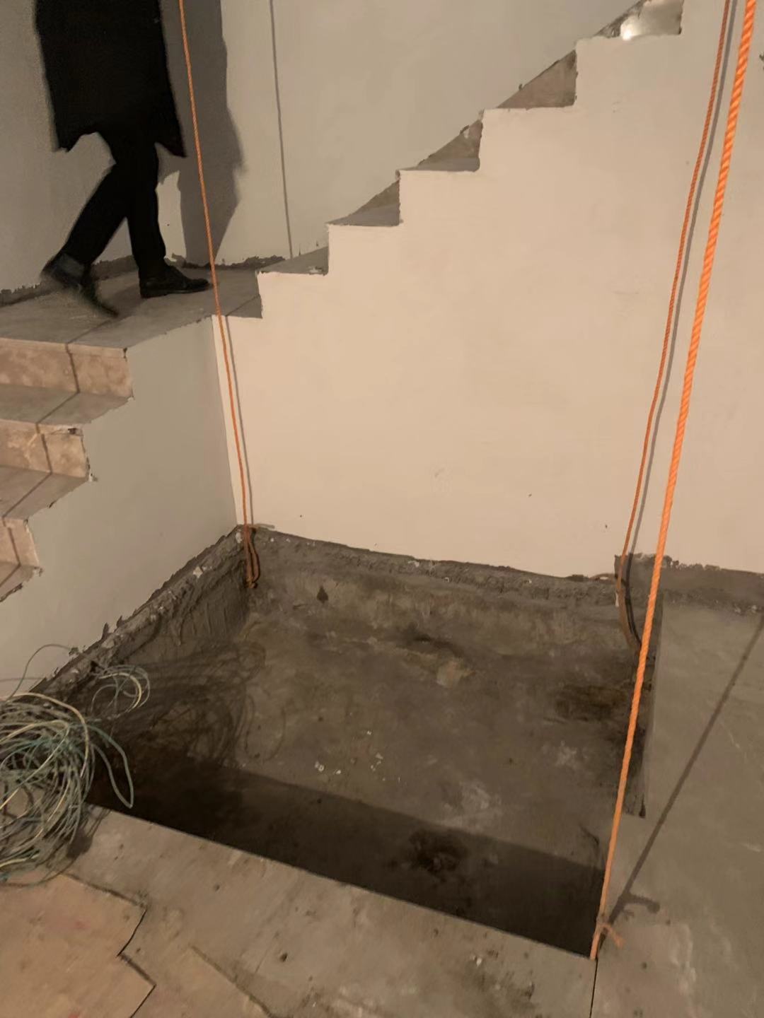 小型家用电梯别墅电梯回字形楼梯预留尺寸设计案例-上海佘山珑原