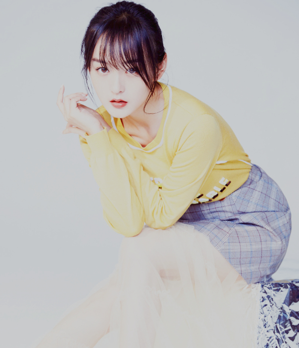 何泓姗:花颜月貌,聪慧可人,美得如诗如画