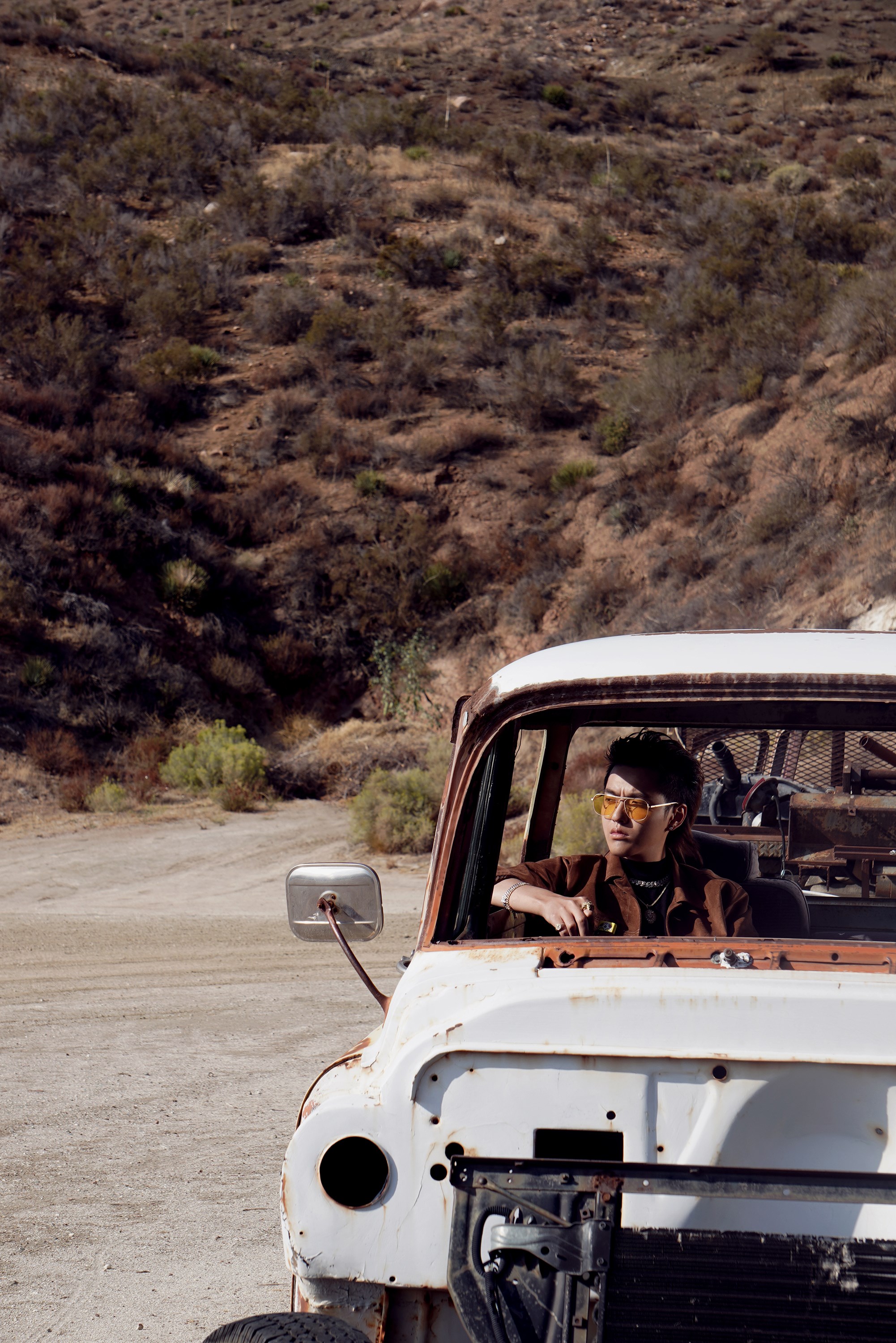 吴亦凡首专主打曲《november rain》mv全网上线 传递强烈"孤独感"